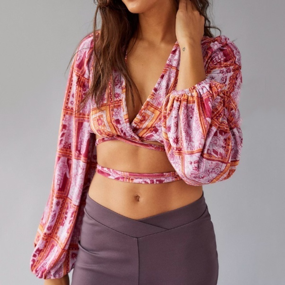 NWT Urban Outfitters Florentina Cropped Floral Velvet Wrap Top